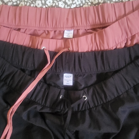 Old Navy Active Stretchtech black and pink athletic cargo pants size XXL 2 pair - Picture 2 of 4